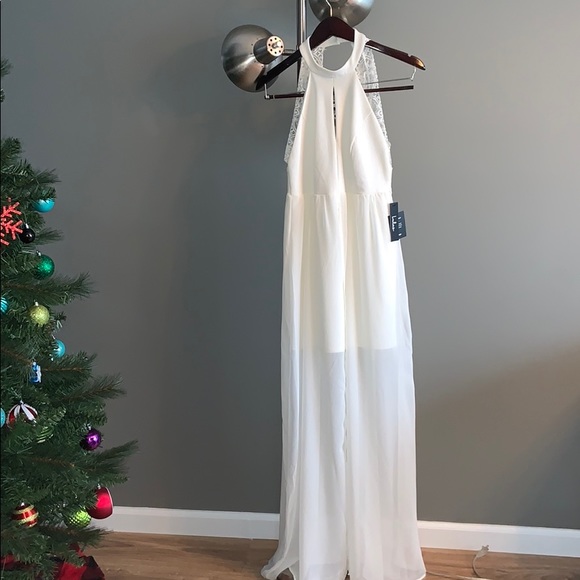 Lulus Dresses & Skirts - Lulu’s 🆕White mini dress w/ chiffon maxi overlay.